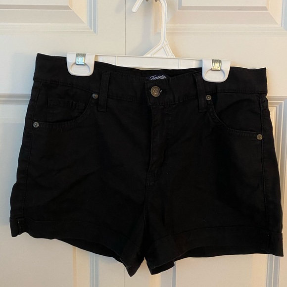 eunina Pants - Black shorts - kinda stretchy